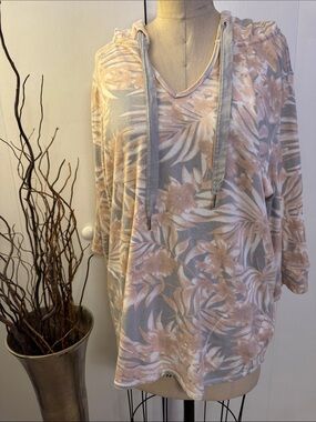Belle by Kim Gravel Peach & Gray Floral Hooded Pullover